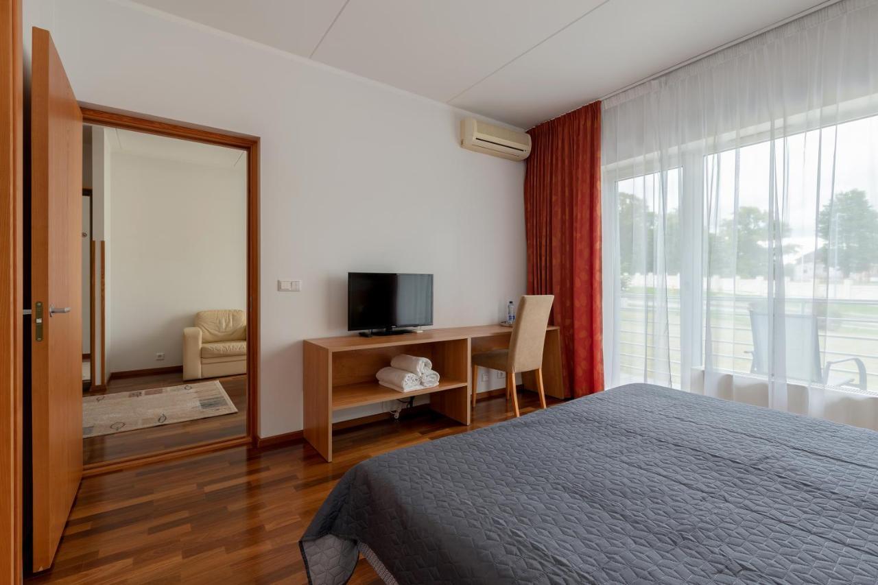 Raadimoisa Hotell Tartu Bagian luar foto