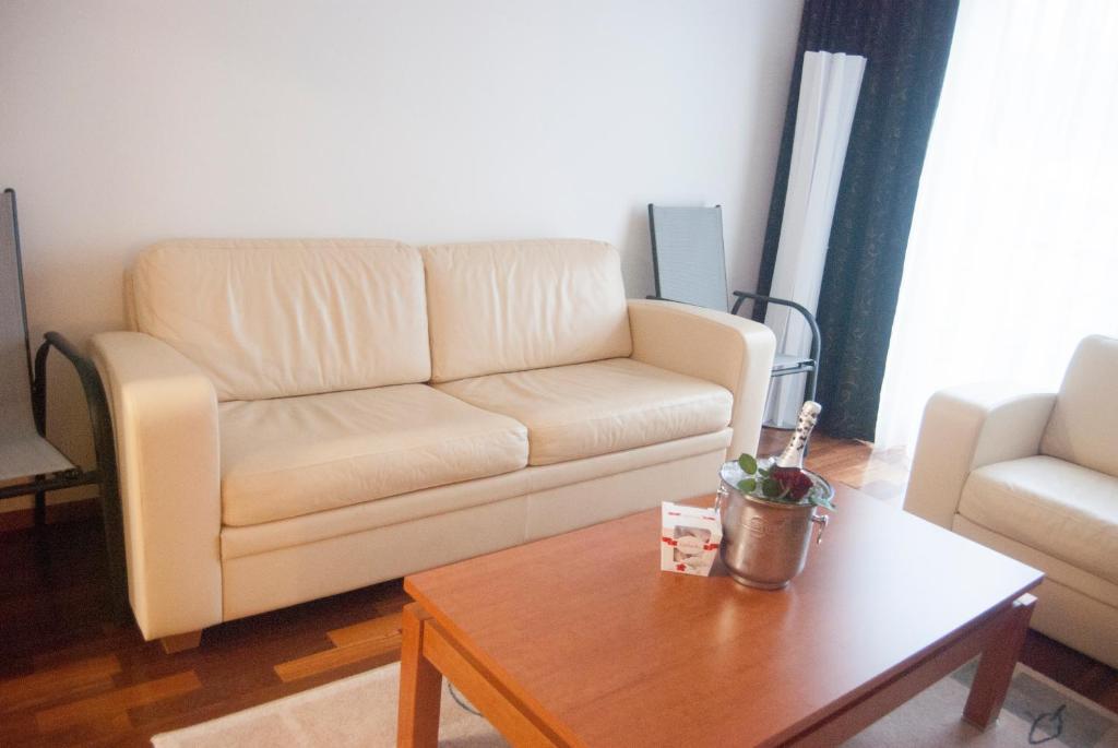 Raadimoisa Hotell Tartu Bagian luar foto