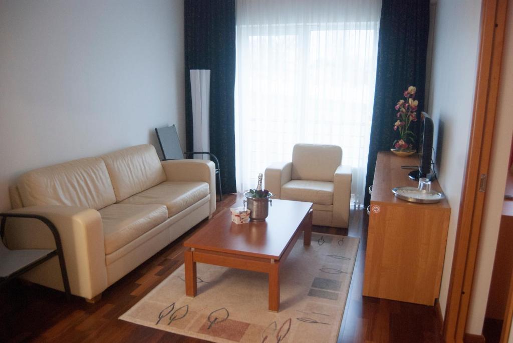 Raadimoisa Hotell Tartu Bagian luar foto