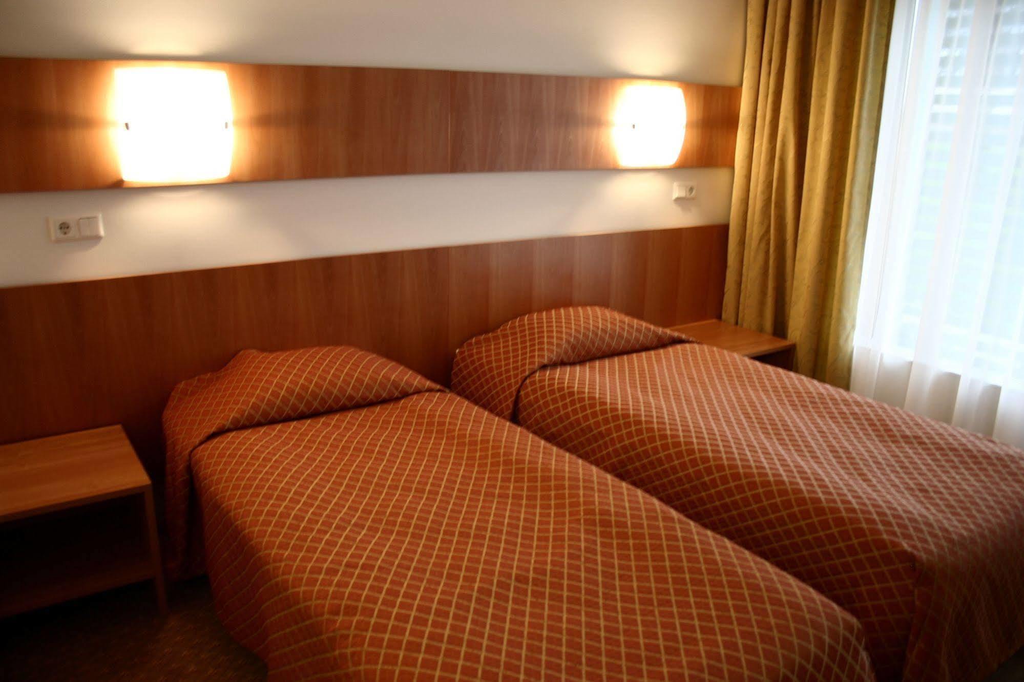 Raadimoisa Hotell Tartu Bagian luar foto