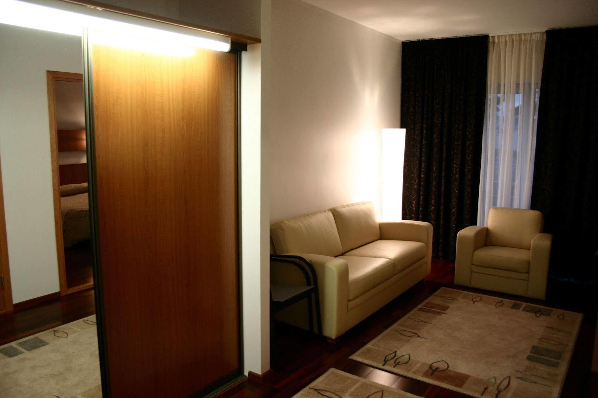 Raadimoisa Hotell Tartu Bagian luar foto