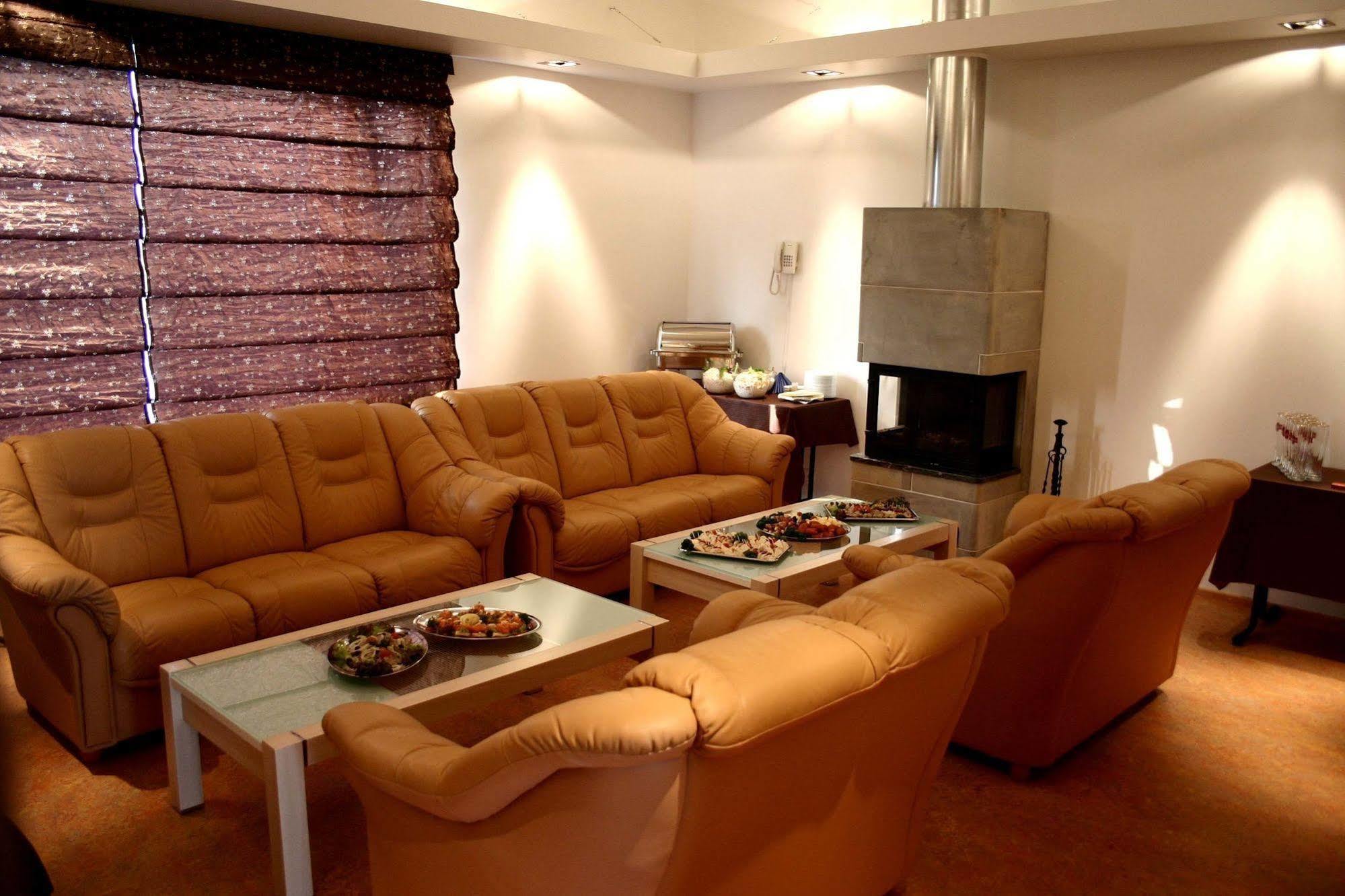 Raadimoisa Hotell Tartu Bagian luar foto