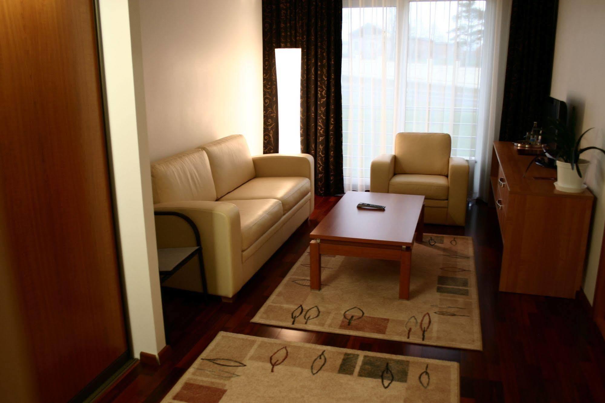 Raadimoisa Hotell Tartu Bagian luar foto
